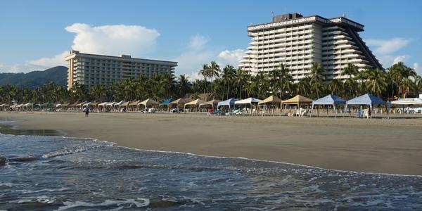 094. Acapulco, hotel před kterým se koupáme