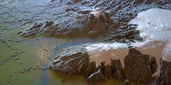 181-ledovce Eyafjallajokull a Mýrdalsjokull, nad nimi Thorsmork