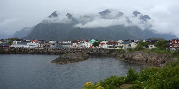 075. Henningsvaer