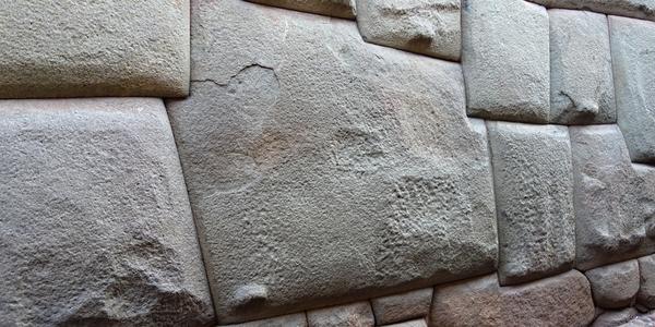 062. Cuzco, slavný dvanáctiboký kámen
