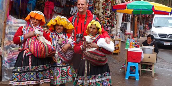 090. Pisac, na tržišti