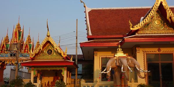 126. Ayutthaya, chrám vedle hotelu