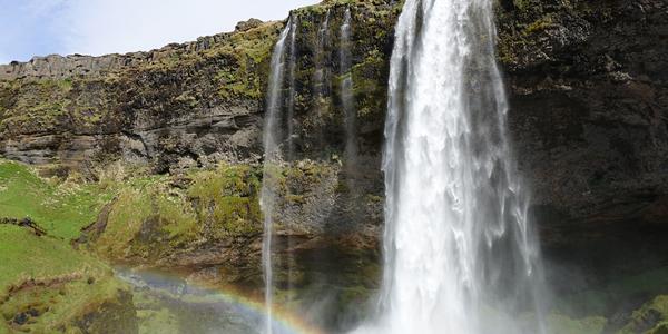 04-Vodopád Seljalandfoss