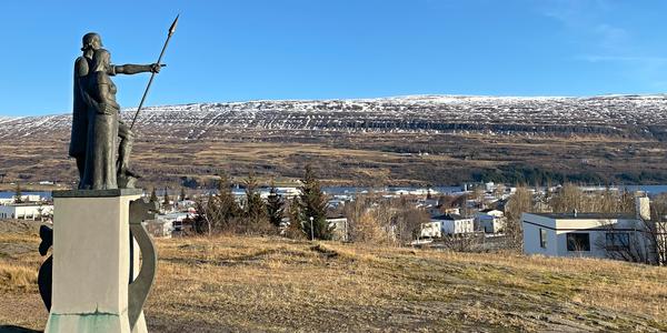 142-Akureyri, pomník prvním osadníkům 1
