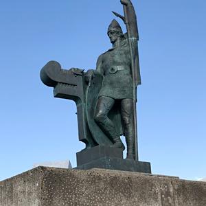009 První Viking, který se na Islandu usadil, Ingolfur Arnarsson