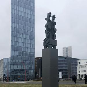 014 Reykjavík, stylizované Ingolfurovy sloupky