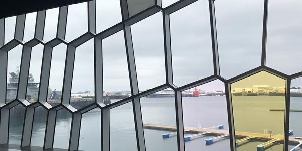 054 Harpa, detail prosklení fasády