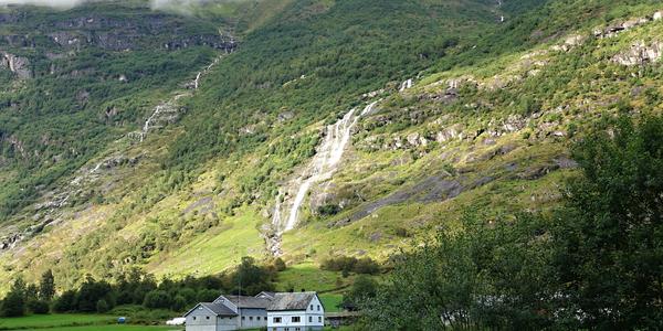 44 Pod ledovcem Briksdalsbreen