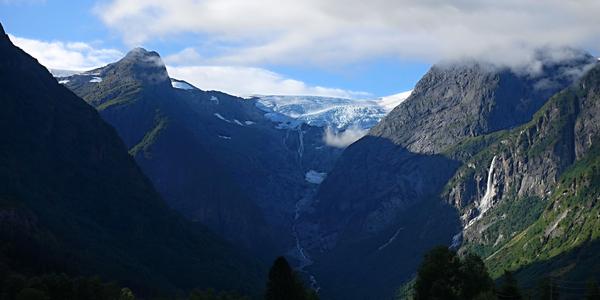 45 Briksdalsbreen