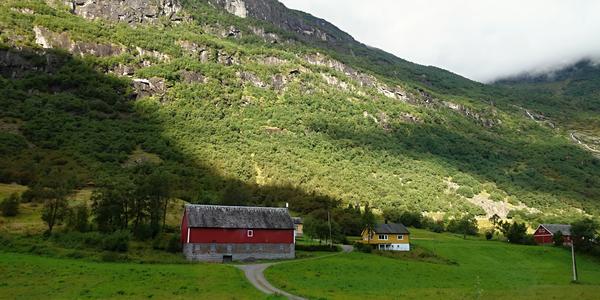 46 Pod ledovcem Briksdalsbreen