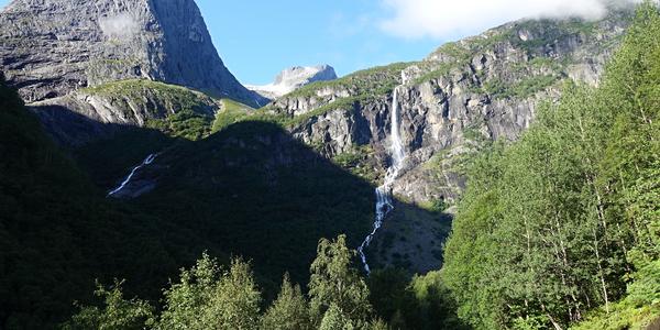 49 Pod ledovcem Briksdalsbreen