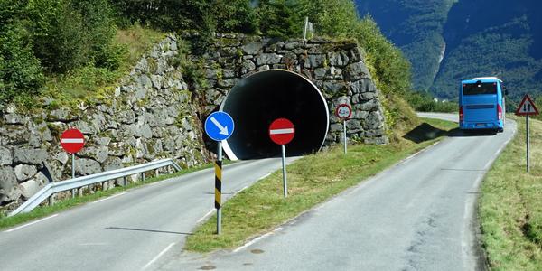 56 Pod ledovcem Briksdalsbreen