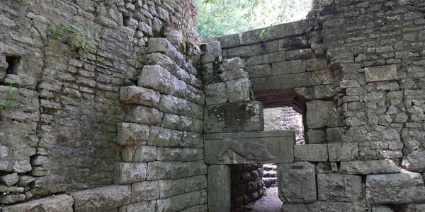 060 Butrint, Lví brána