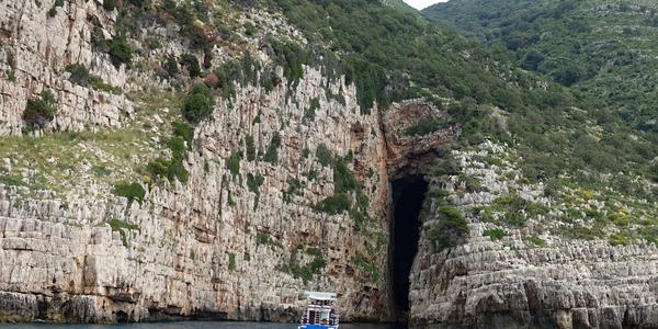 095 Karaburun, jeskyně se stala útočištěm pirátů 15