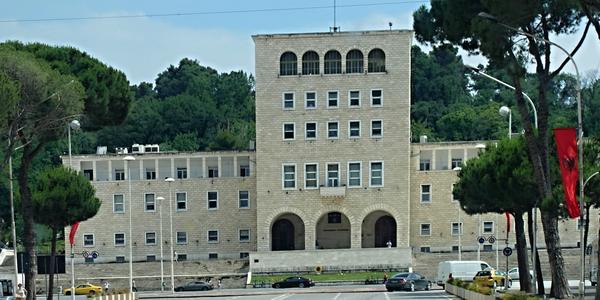 205 Tirana, centrum