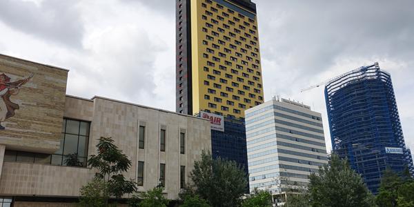 206 Tirana, centrum