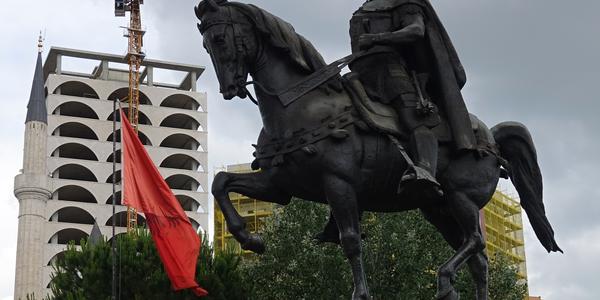 211 Tirana, národní hrdina Skanderbeg