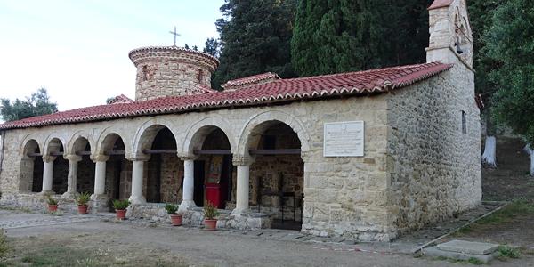 249 Zvernec, poloopuštěný klášter