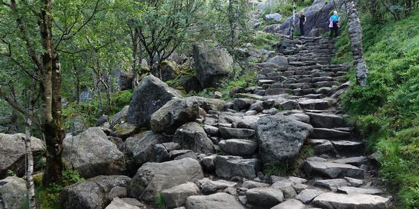 036-Preikestolen, cesta kterou šerpové vylepšili schody