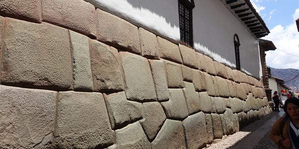 020-Cuzco, incké zdivo 1