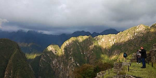 063-Machu Picchu, vpravo nahoře Inti Punku, Brána Slunce