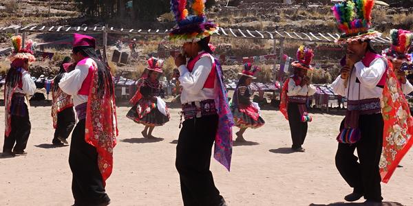 111-Ostrov Taquile, folklor