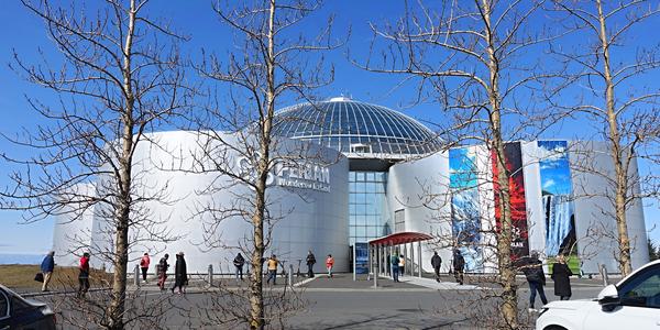 024-Reykjavík, nepřehlédnutelná Perlan