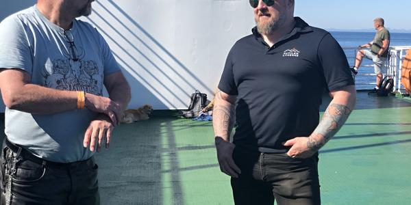117-Lofoten, plavba Svolvaer-Skutvik, náš skvělý řidič Rami uprostřed