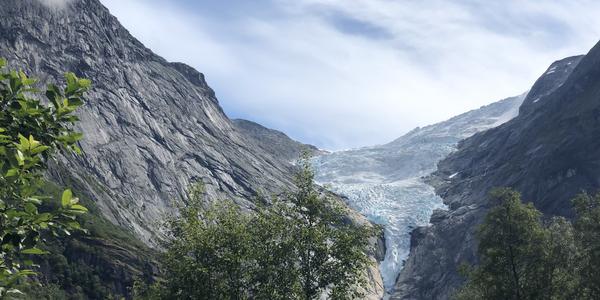 001-Briksdalsbreen