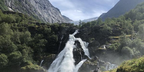 082-Briksdalsbreen