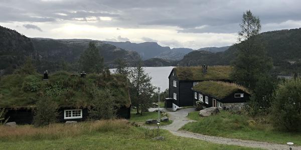 022-Preikestolen, chaty u jezera