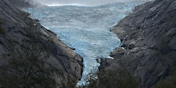 077-Briksdalsbreen
