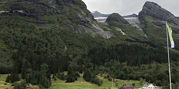 124-Oppstryn