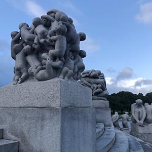 158-Oslo, Vigelandův park vpodvečer