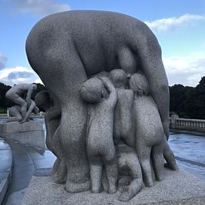 159-Oslo, Vigelandův park vpodvečer