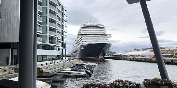 164-Oslo, Akerbrygge, cruiser Queen Anna