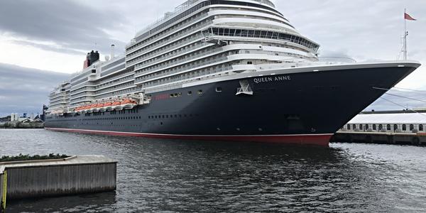 165-Oslo, Akerbrygge, cruiser Queen Anna