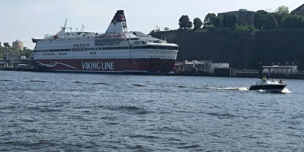 095-Stockholm, trajekt Viking Line míří do Finska